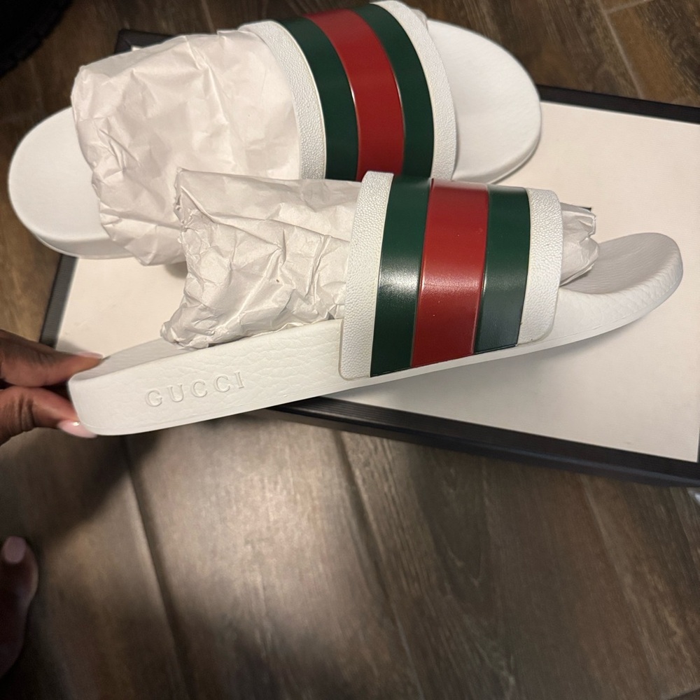 Gucci White Sandals (Pursuit 72) with Red and Green Accents Size 9 Men’s